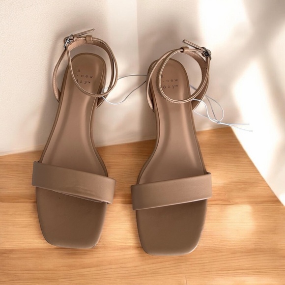 A New Day Nude Tan Ankle Strap Block Heel Sandals Women’s Size 9 NWT - Picture 7 of 8